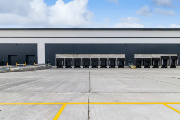 Panattoni Park Crawley yard photo with dock and level access doors